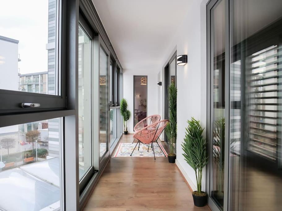 Appartamento Stylish Urban Sanctuary With Parking Londra Esterno foto